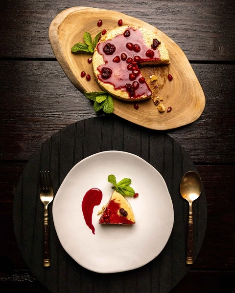 Dessert of the day - our delicious Paneer Cheesecake with  Pomegranate Coulis served with fresh mint from our herb garden. 

Our pomegranates are sourced from the southern regions of Bhutan where they grow in abundance during the summer months. If you are making your way to a local market during this time, keep your eyes peeled! 

#gangteylodgemenu #gangteylodgedining #dessertoftheday #culinaryexperience #cuisine #gangteylodge